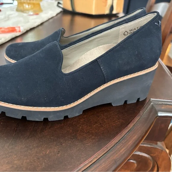 Vionic Willa Navy Blue suede wedge Size 8. - Picture 2 of 7